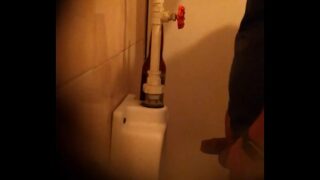 Espiando mingitorios 9 min