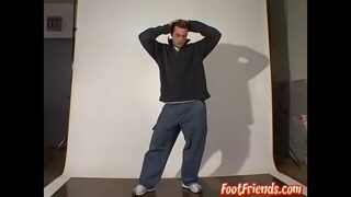 Muscle jock Luciano stripteasing before foot fetish torment 10 min