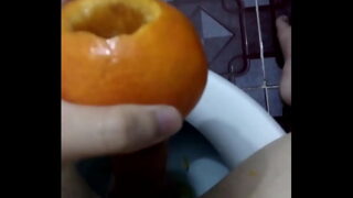 Thủ dâm bằng quả cam