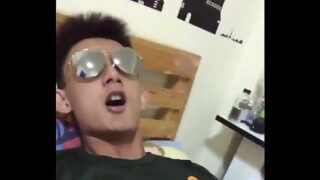 Trai đẹp thủ dâm