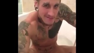 sarado gostoso punheta na banheira