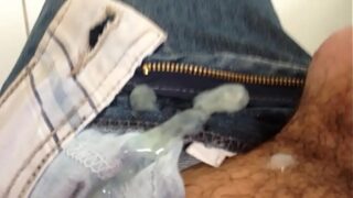 punheta do banheiro do trabalho