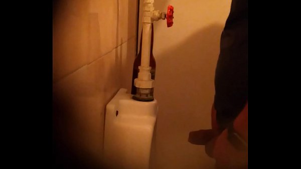 Espiando mingitorios 9 min