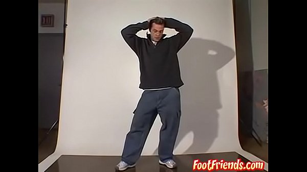 Muscle jock Luciano stripteasing before foot fetish torment 10 min