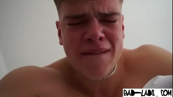 Novinho gostoso levando umas palmadas 5 min