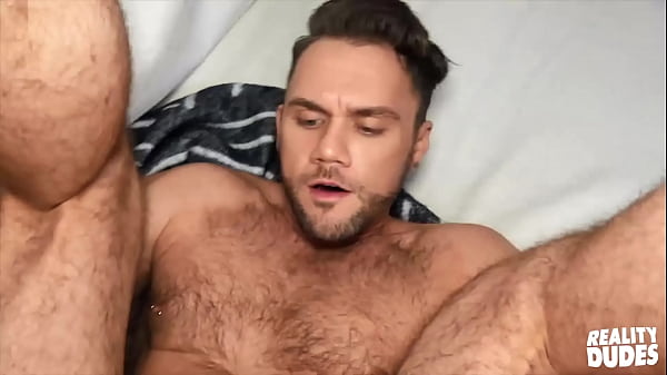 (Blaze Austin) Hungrily Sucks A Big Cock Till It Explodes On His Face – Reality Dudes
