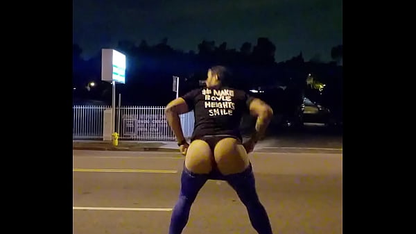 Fat butt latino public street twerk