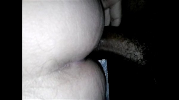 Fudendo um puto no chão até gozar dentro