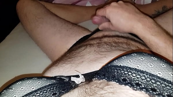 Geile DWT masturbiert schon wieder