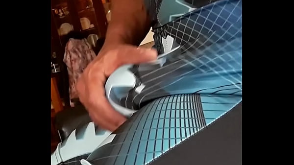 Lucky goldencoin presents bottom bulge boy’s new singlet