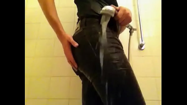 Shower in skinny black Cheap Monday – getting hart in wet tight jeans