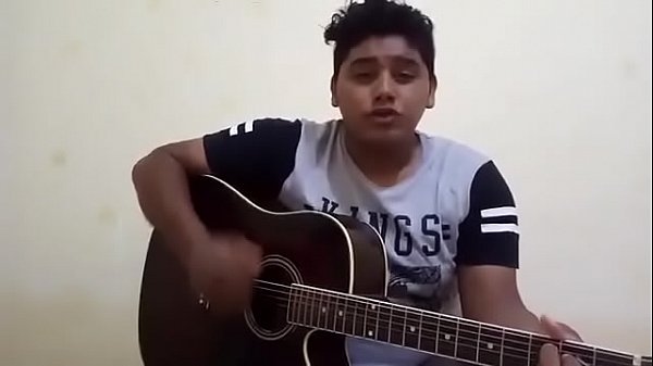 Gordinho cantando bem gostosinho