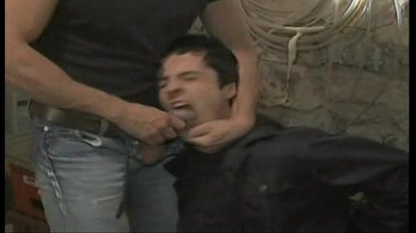 Jovencito Homosexual  Forzado Por El Captor