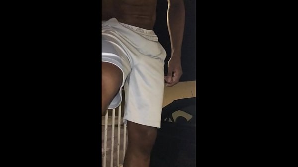 Lucas Scudellari batendo uma no portão