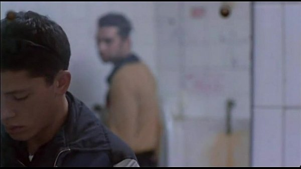 Mamada en baño público