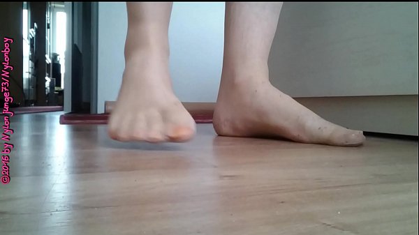 Mini-Mozzarellakugeln zertreten **FEET Fun**