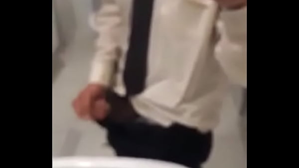 Paja en el baño del trabajo