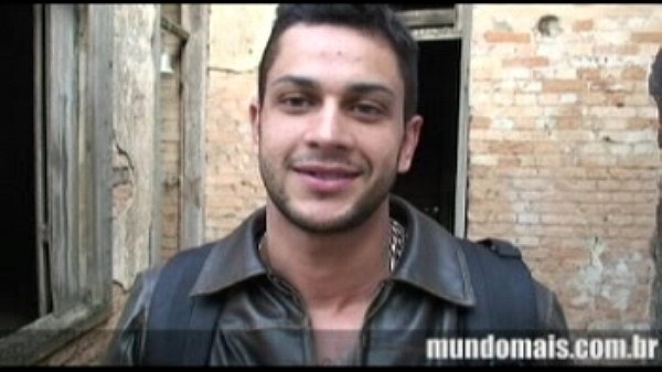 [PUBLICIDADE]  O motoqueiro Diogo está de volta para bater uma deliciosa punheta no Mundo Mai