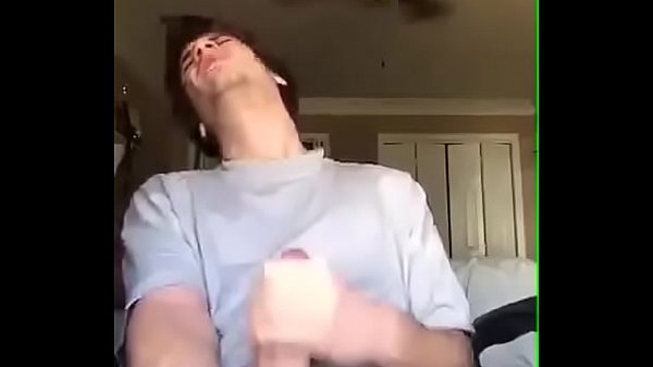 Twink vergon se la jala frente la cam