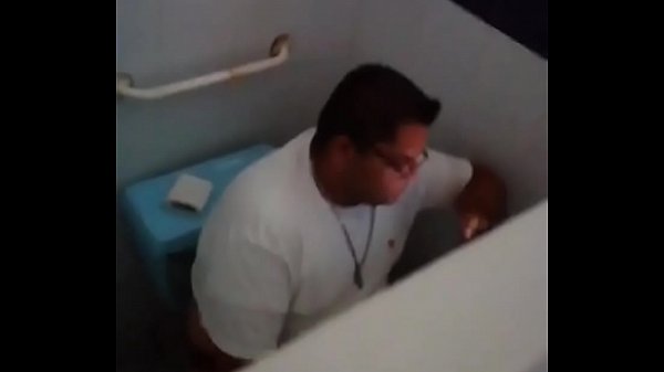 Gordo en baños