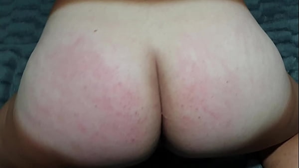 Novinho branquinho e depilado dando para bear bareback