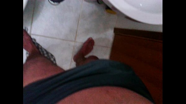 Punheta gozada gostosa praia