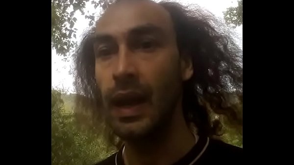 Una passeggiata fuoriporta che si trasforma in una masturbazione di grande spessore.