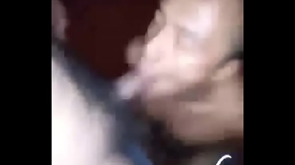 Chavabloguer come verga y le dan mecos en la cara