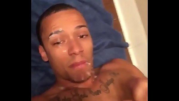 Gozando na própria cara