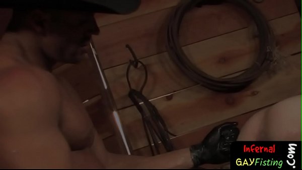 Hunky maledom fist fucking his slave