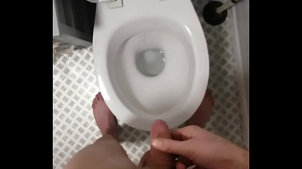 OMG hot twink pisses