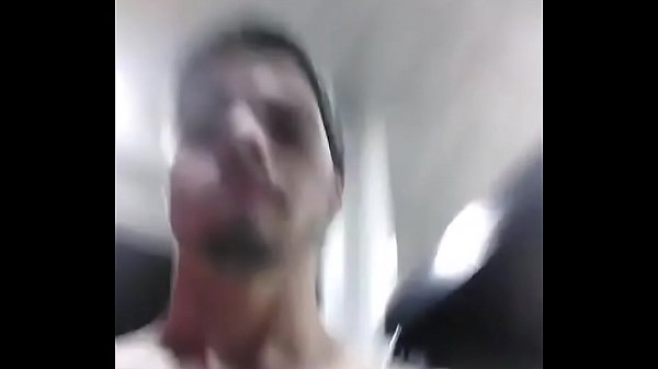 pelado no posto de gasolina