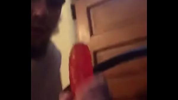 virgin bottom sucks fat dildo